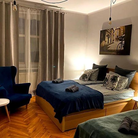 Lares And Penates Apartamento Cracovia Exterior foto