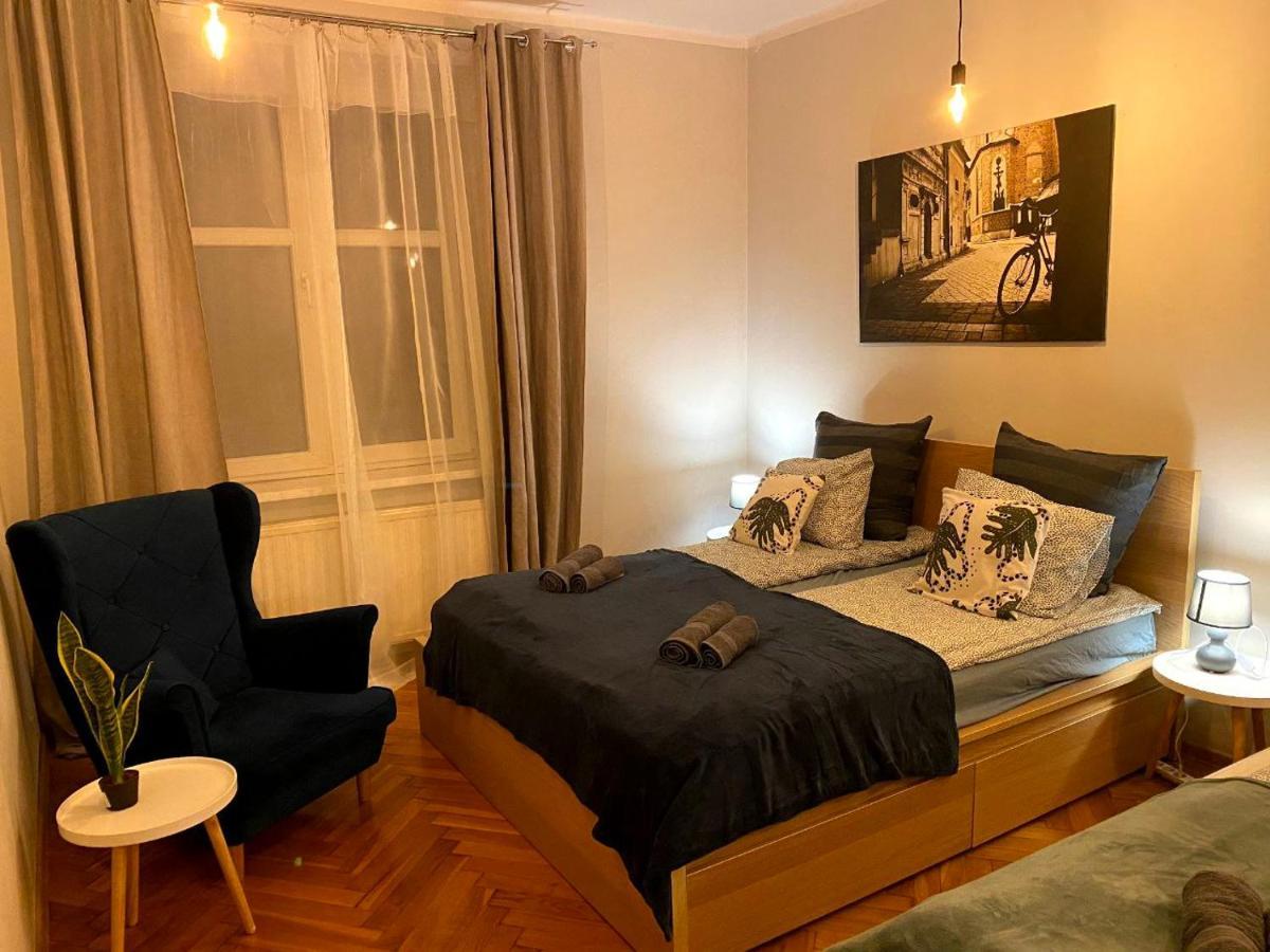 Lares And Penates Apartamento Cracovia Exterior foto