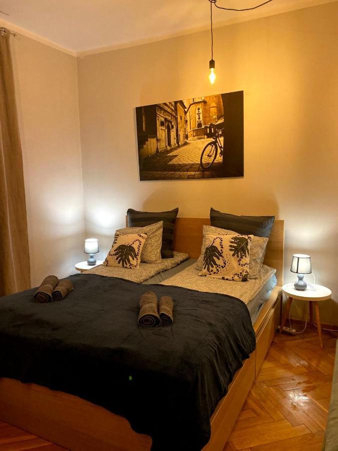 Lares And Penates Apartamento Cracovia Exterior foto